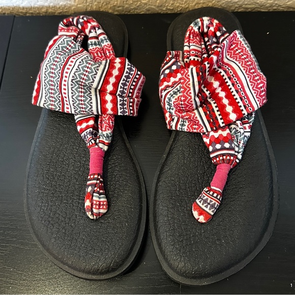 Sanuk Red and Black Patterned women’s sandals size 7 yoga sling - Picture 1 of 3